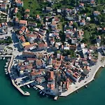 アパート Guesthouse Vodice ヴォディツェ