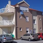 Guesthouse Vodice アパート