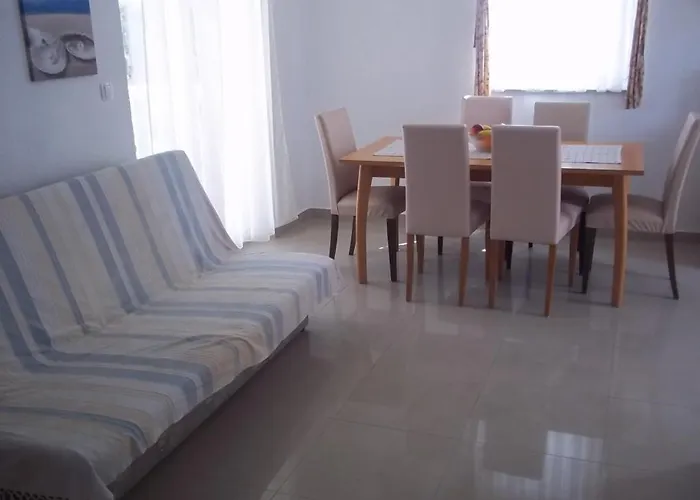 Guesthouse Vodice شقة فوديس